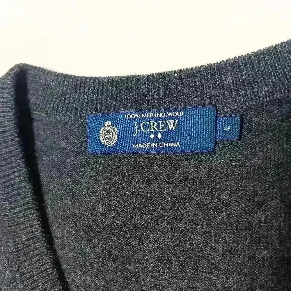 J.Crew V neck 💯 Merino Wool Sweater Vest.  Men's size L - Picture 7 of 7